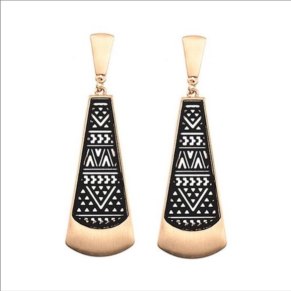 DIVAS LiMiTED Jewelry - ❗️LAST PAIR❗️Black & Gold Cutout  Earrings